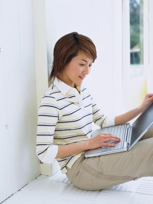 デザイン豊富な婚約指輪通販ショップ