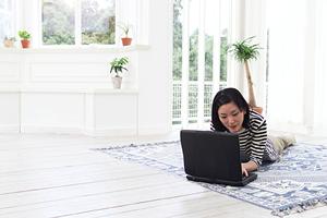 感染予防に効果的な卓上仕切板を設置